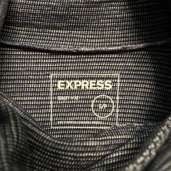 Express top‎ - Picture 3 of 4